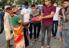 बेघर नागरीकांबरोबर आकुर्डीतील युवकांची भाऊबीज