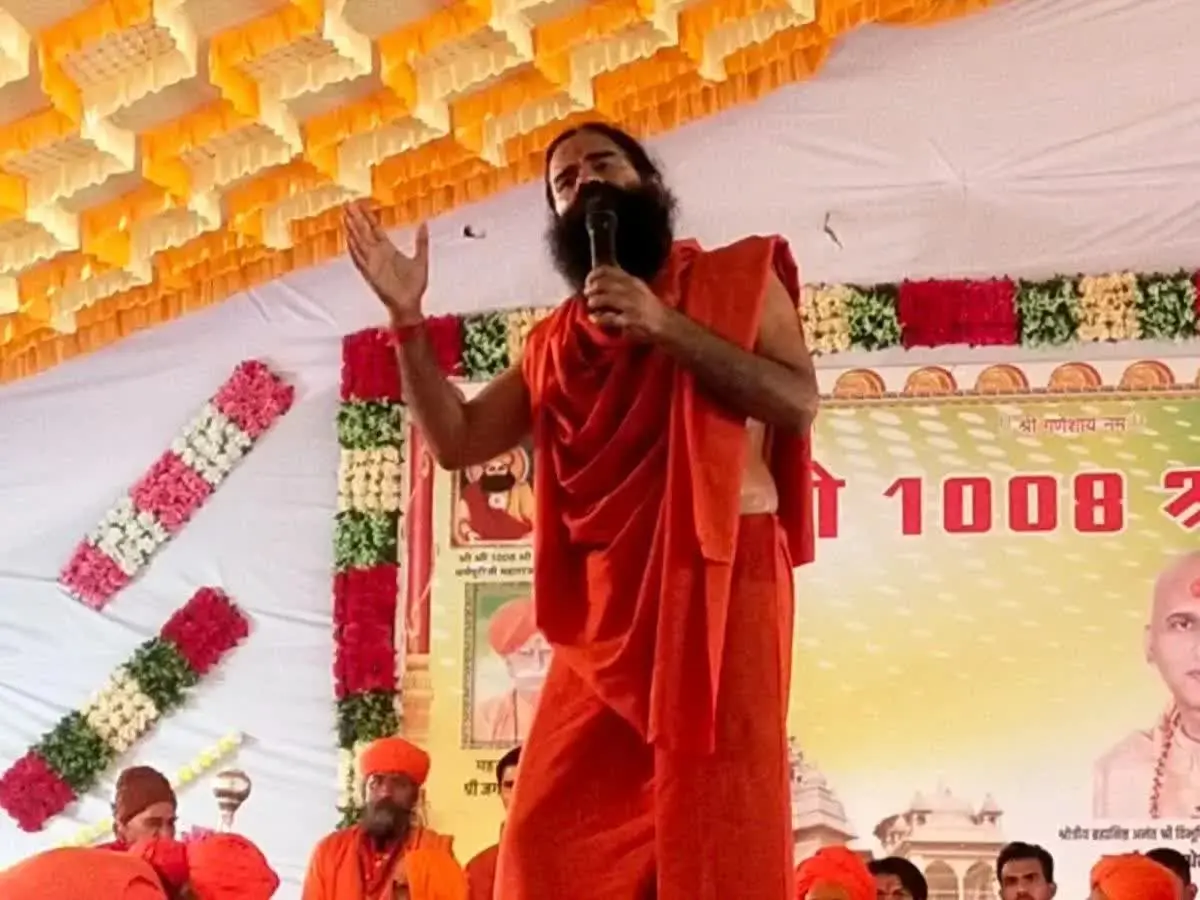  बाबा रामदेव यांच्याविरोधात गुन्हा दाखल