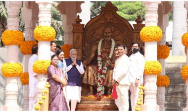 छत्रपती शिवाजी महाराजांच्या पुतळ्याचे प्रधानमंत्री नरेंद्र मोदी यांच्या हस्ते अनावरण