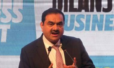गौतम अदानींचं साम्राज्य आलं निम्म्यावर, नेटवर्थमध्येही ५३ टक्क्यांची घट!