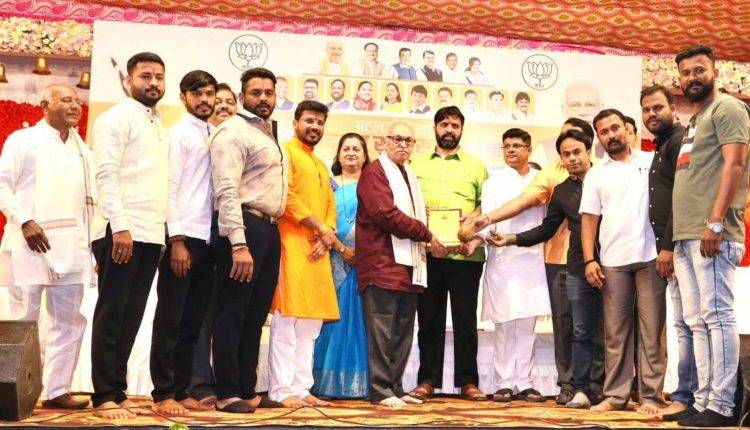 शहर भाजपच्या माजी अध्यक्षांचा सत्कार; ‘अटल पुरस्कार’ अन् सन्मान सोहळा